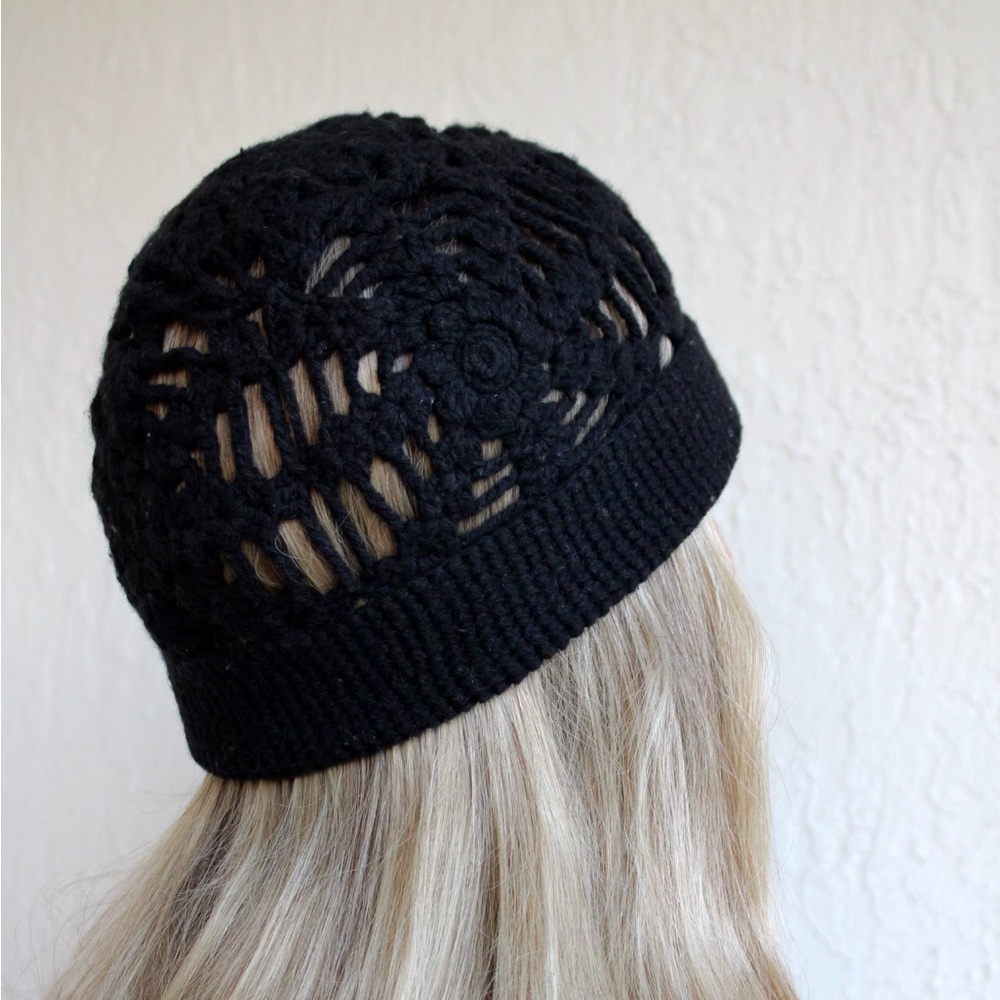 Crocheted hat - Picture 2 of 2